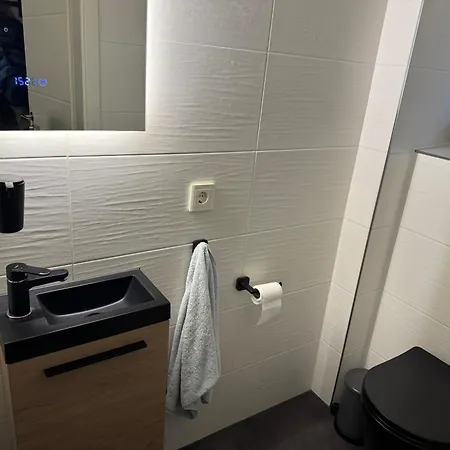Modernes Reihenhaus Mit Terasse, 130 M2, 5 Apartment *