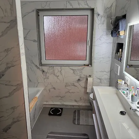 Modernes Reihenhaus Mit Terasse, 130 M2, 5 Apartment